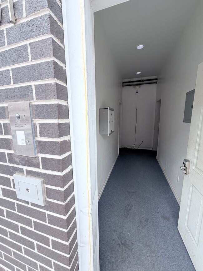 Building Photo - 601 N 39th St