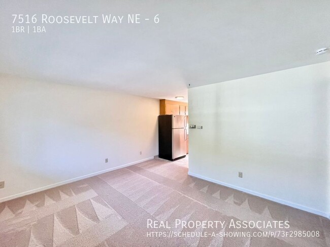 Building Photo - Top Floor 1-Bed/1-Bath in Roosevelt! **Hea...