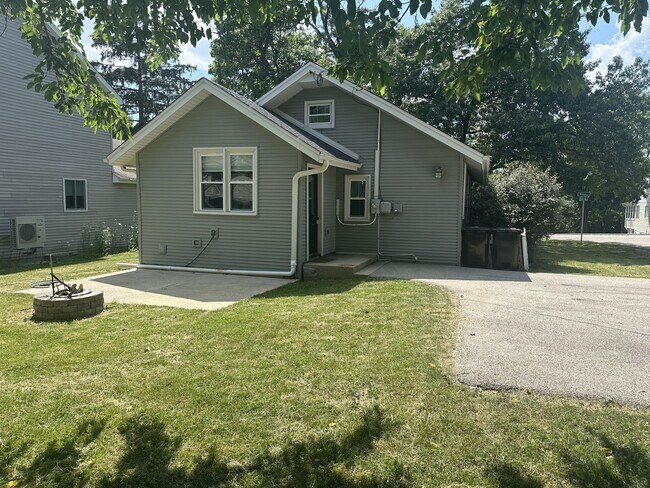 Building Photo - 812 Ridge Ave