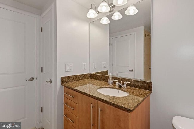 Building Photo - 1021 N Garfield St