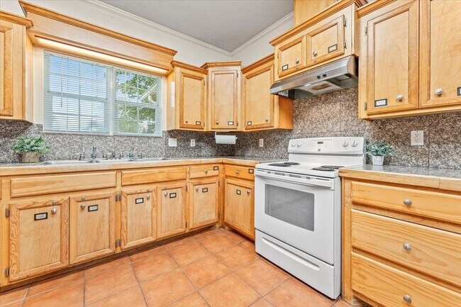 Building Photo - 10 Lowery Ln