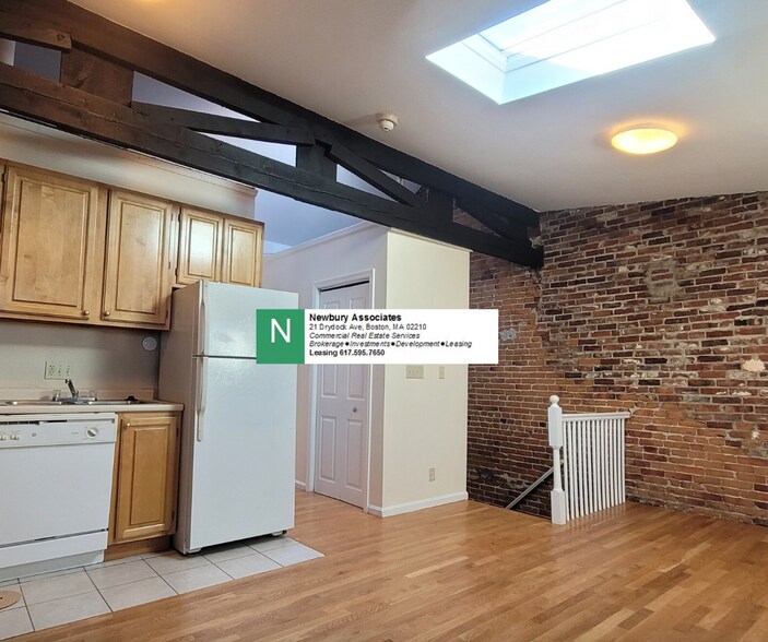 Primary Photo - 74 Tyler St