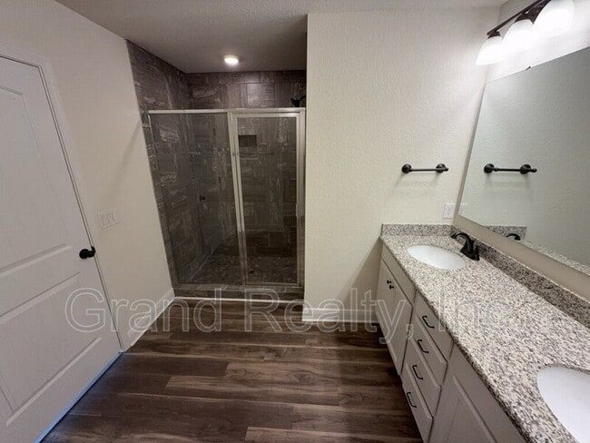 Building Photo - 4417 Village Oak Ln