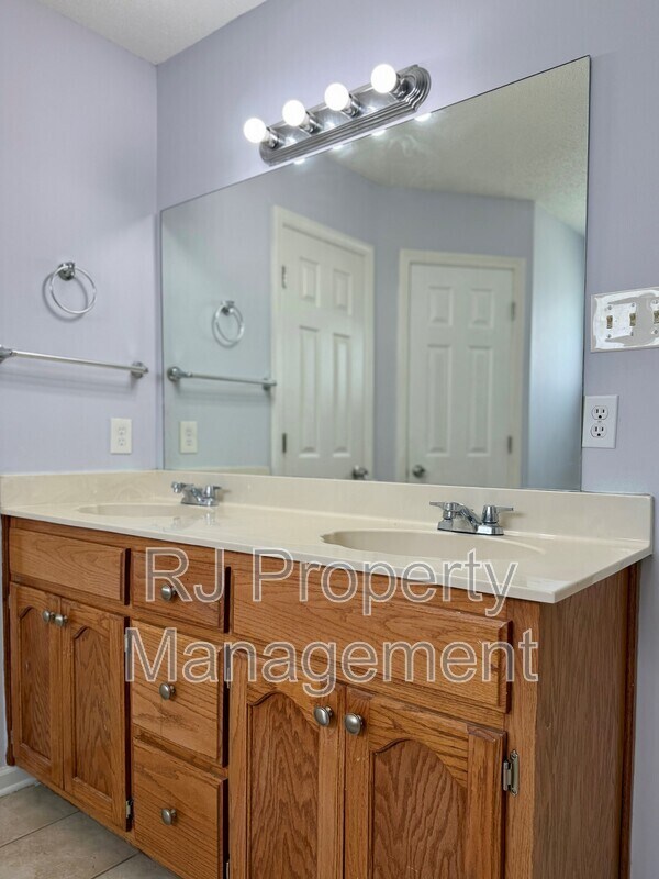 Building Photo - 5353 Farm Ridge Dr