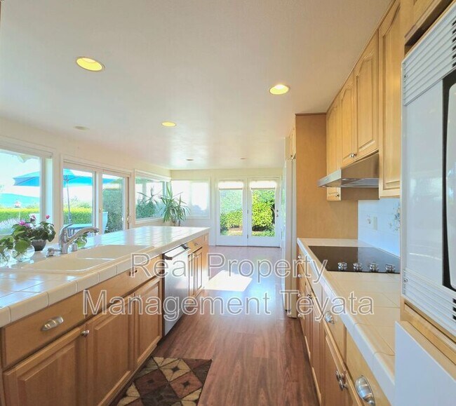 Building Photo - 3921 Cliffside Dr