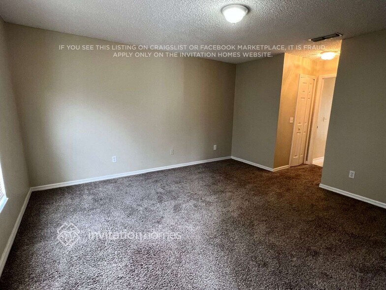 Building Photo - 1300 Navarre Dr