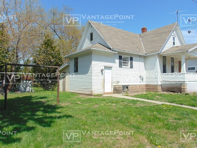 Building Photo - 114 S Irwin Ave