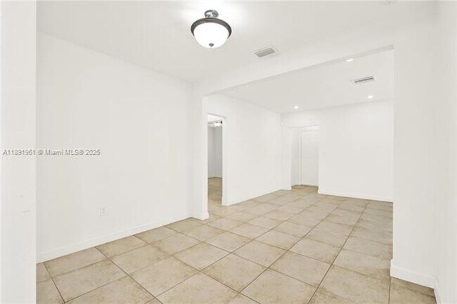 Building Photo - 331 Santander Ave