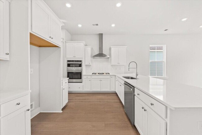 Building Photo - 437 Parish Farms Dr