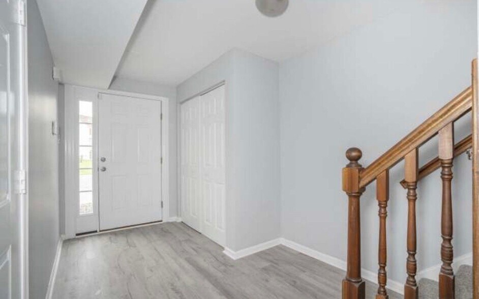 Building Photo - 50 Versailles Ct