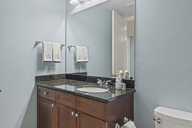 Building Photo - 725 Gulf Shore Dr