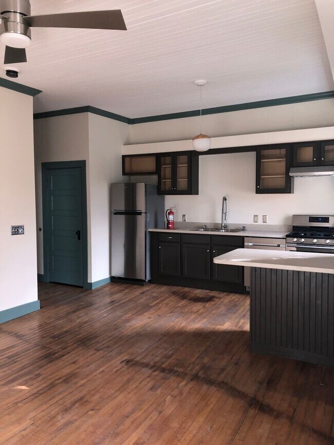 Building Photo - White Sulphur, LLC 171
