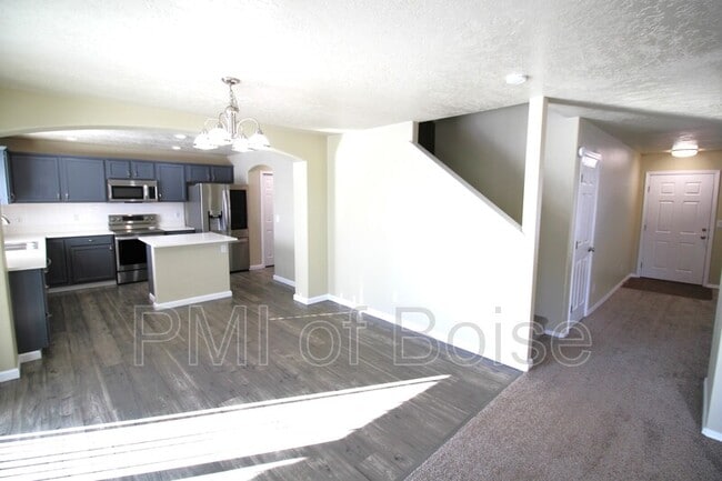 Building Photo - 639 E Willowbrook Dr
