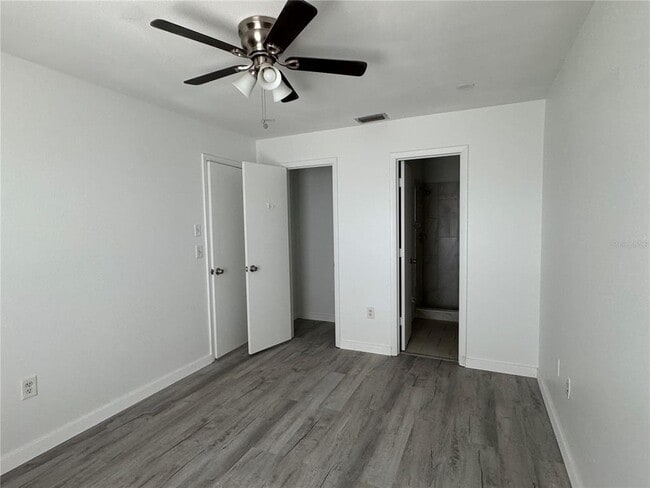 Building Photo - 6428 Hamlet Dr