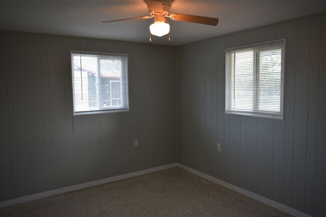 Building Photo - Updated Annual 2/1 on Overbrook Rd