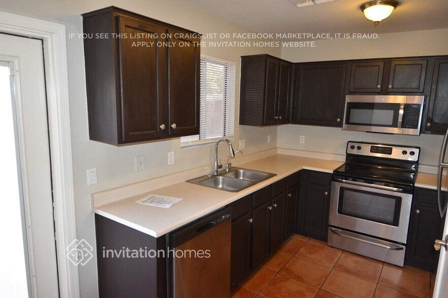 Building Photo - 8542 W El Caminito Dr