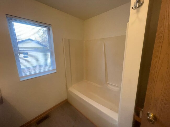 Building Photo - Beautiful 3-Bedroom Single Family Home in ...