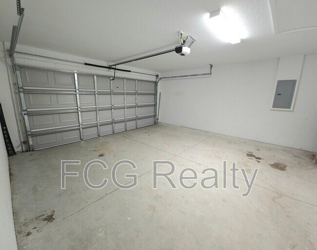 Building Photo - 525 Marion Oaks Ln