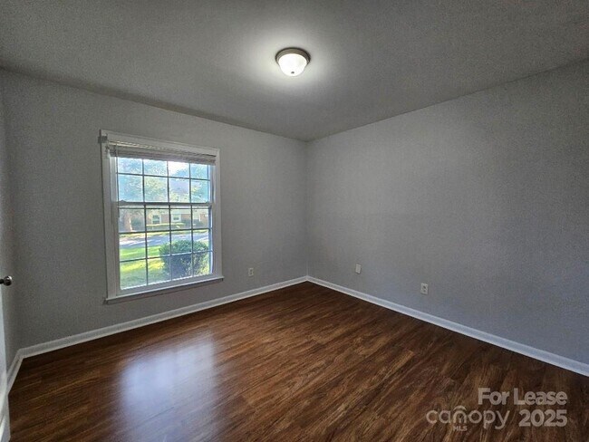 Building Photo - 4604 Coronado Dr