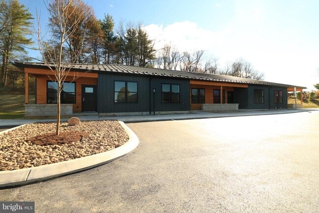 Building Photo - 105 Elly Dr