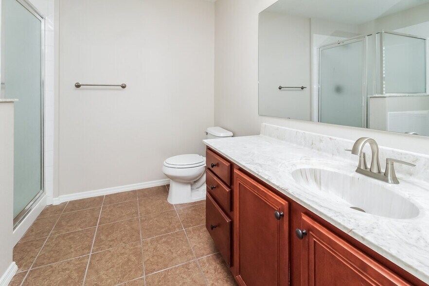 Building Photo - 1729 Strathmore Cir