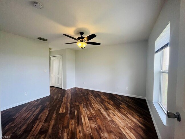 Building Photo - 313 NE 30th St