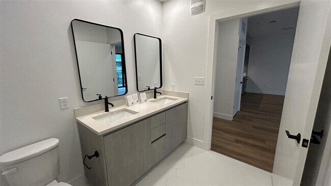 Building Photo - 4315 S Congress Ave