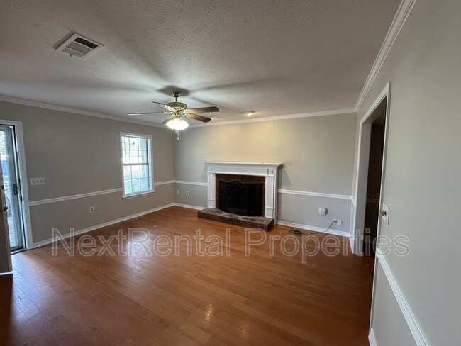 Building Photo - 713 Bay Park Dr