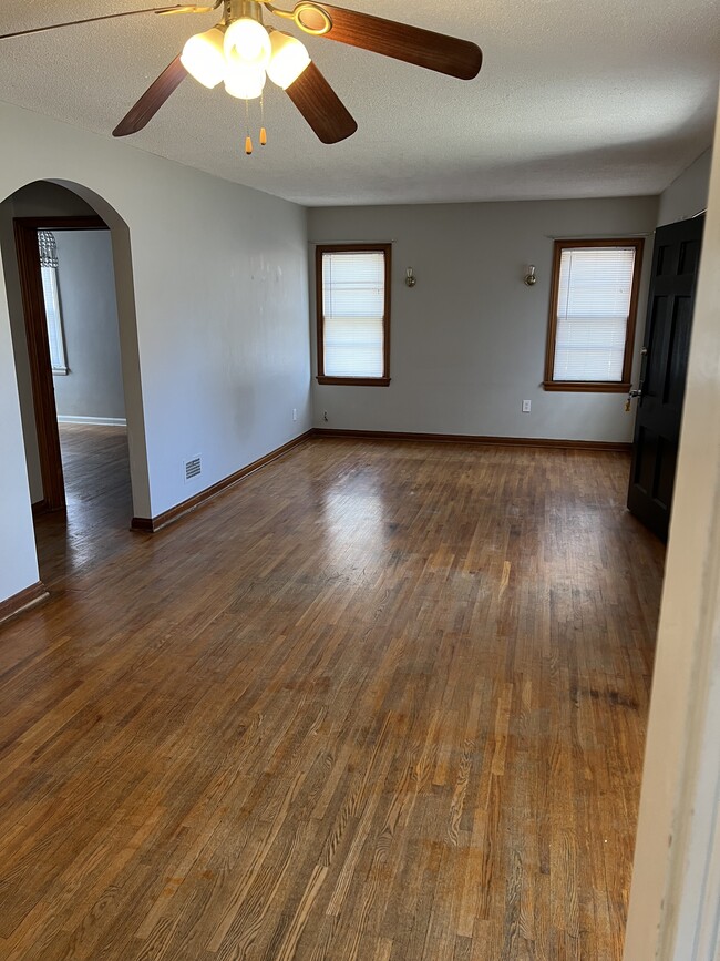 Building Photo - 425 N Meridian Ave