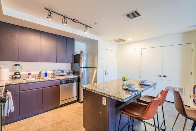 Building Photo - 333 E Roosevelt St