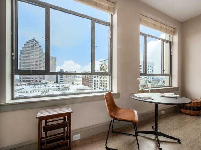 Building Photo - 51 N High St