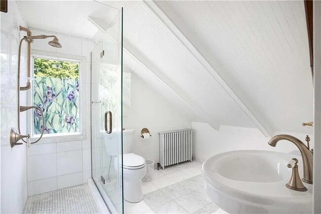 Building Photo - 75 Green End Ave