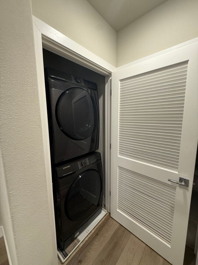 Building Photo - Premier 2/2 Condo in The Cannery