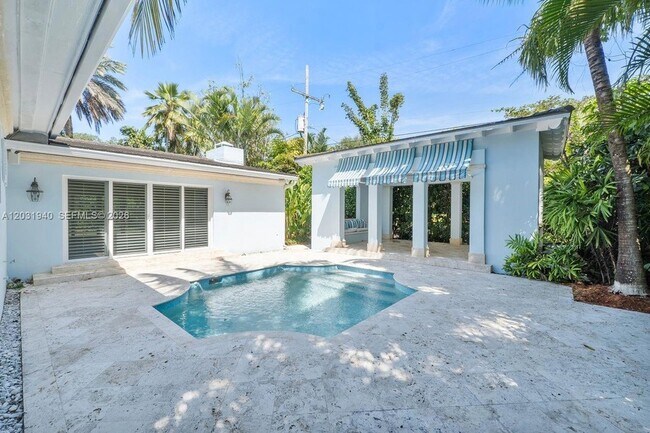 Building Photo - 1037 Alfonso Ave