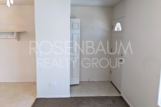 Building Photo - Charming 2-bedrooms, 2-baths home nestled ...