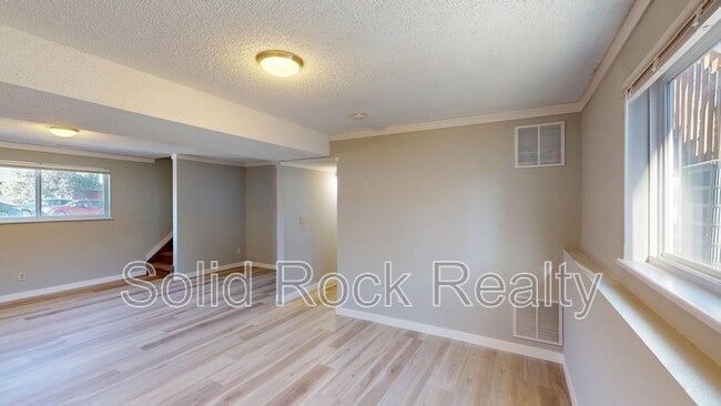 Building Photo - 1615 Shasta Dr