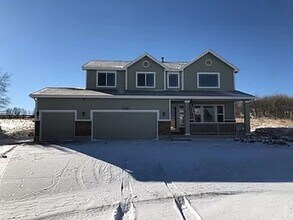 Building Photo - Amazing Home in Desirable District 20 – No...