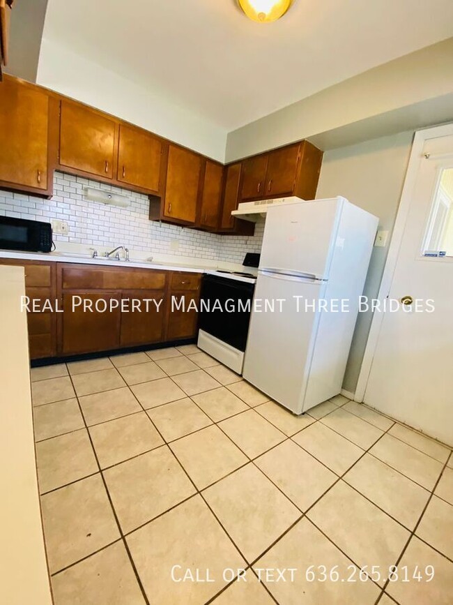 Building Photo - 7435 Hazelcrest Dr