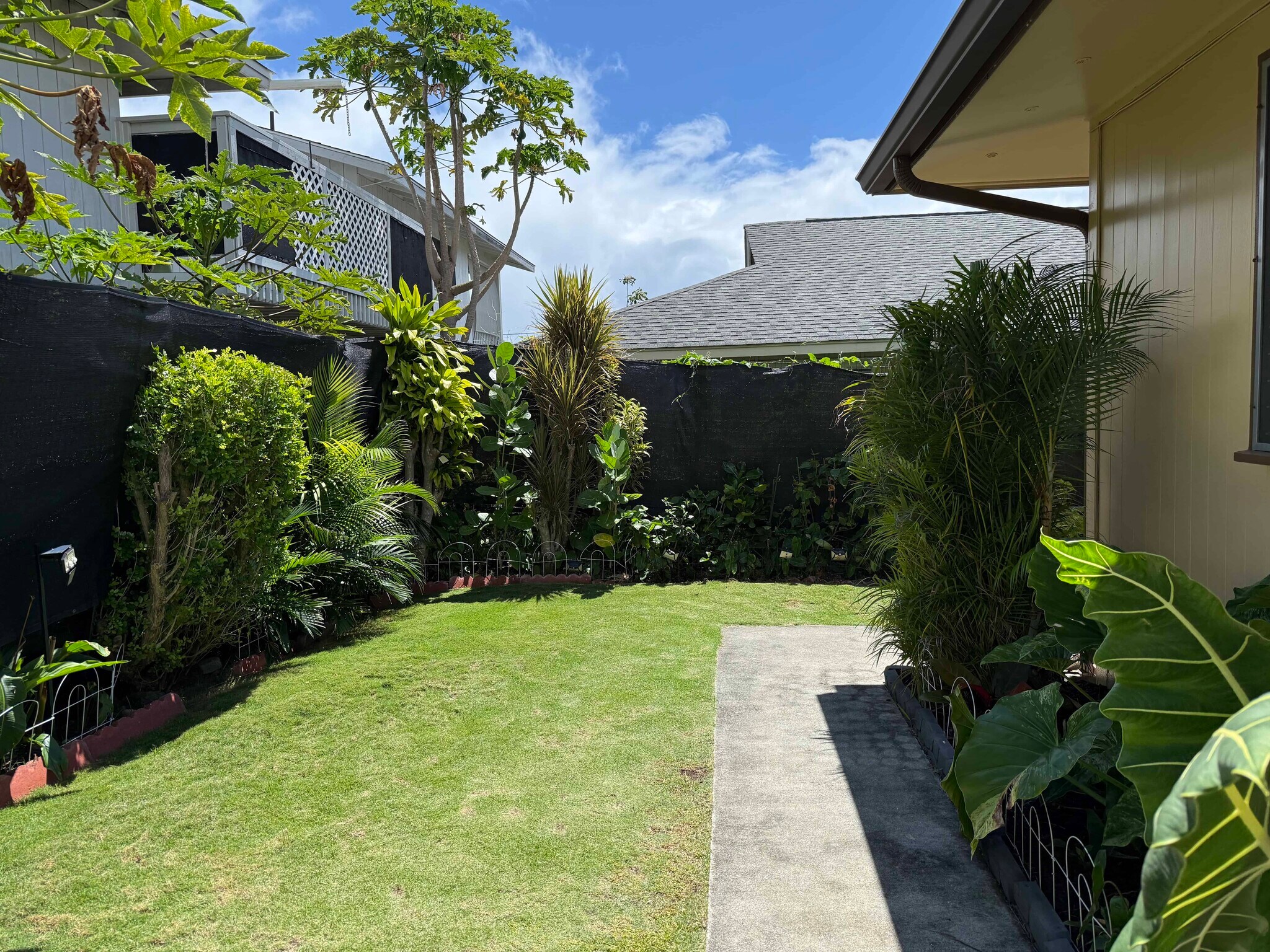 Building Photo - 448 Ulupaina St
