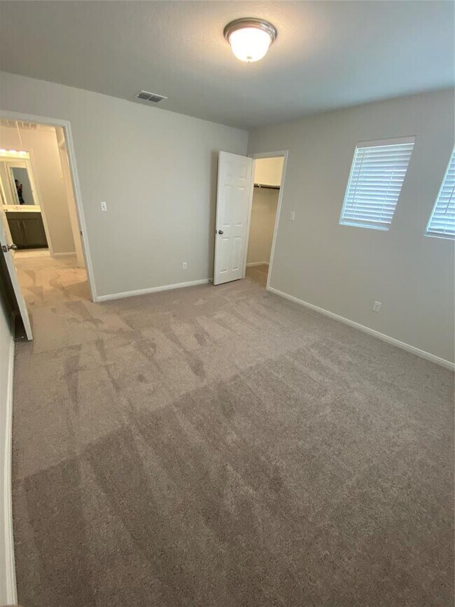 Building Photo - 3201 E College Park Dr
