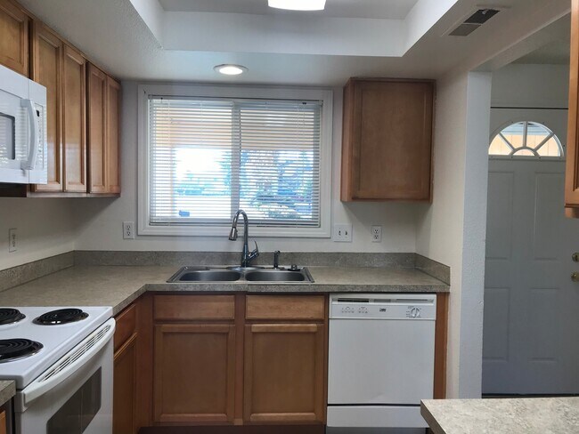 Building Photo - Adorable 3 Bed 2 Bath Ranch Style Home on ...