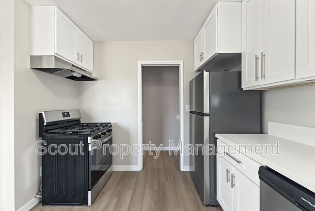 Building Photo - 230 W Whittier Ave