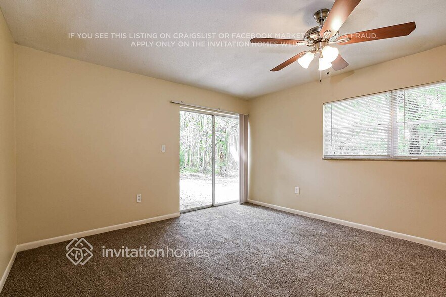 Building Photo - 984 Oak Dr