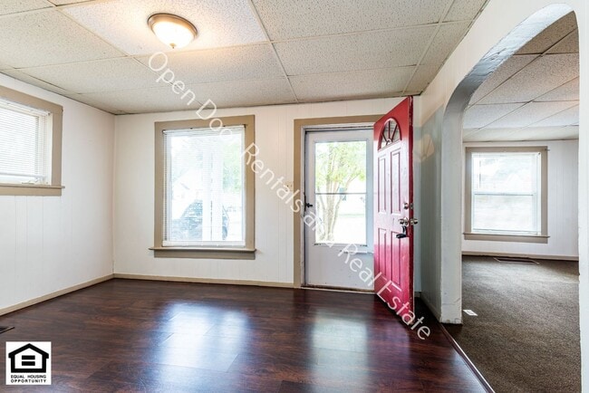 Building Photo - 360 W 9th St