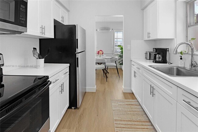 Primary Photo - 326 Van Buren St