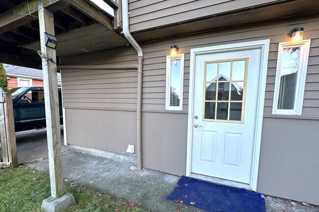 Building Photo - 3022 Federal Ave