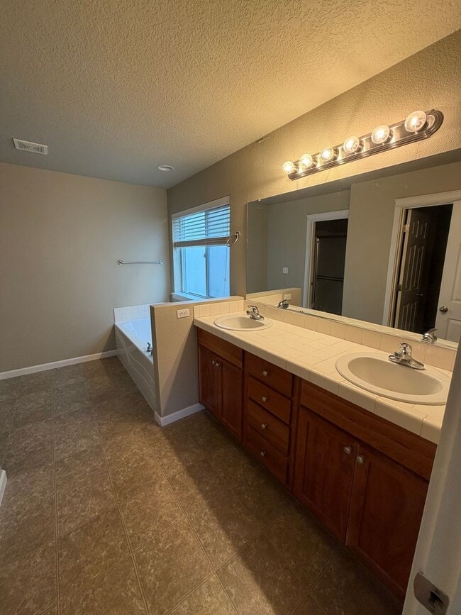 Building Photo - 3-Bed/2.5 Bath + Office & Bonus Room on Quiet Dead-End Street