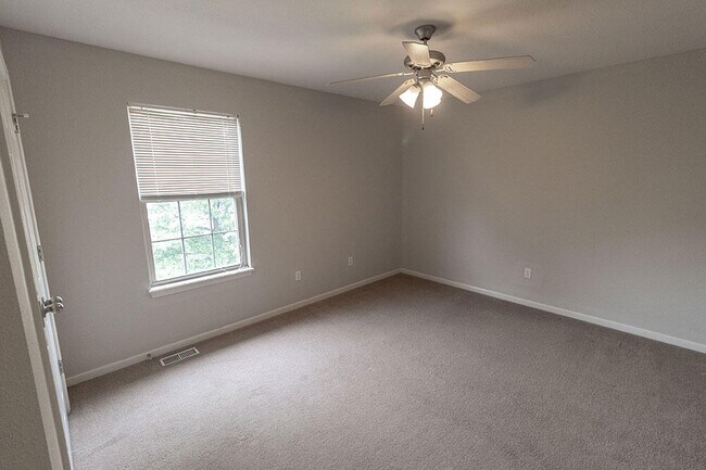 Building Photo - 4005 Snowy Owl Dr