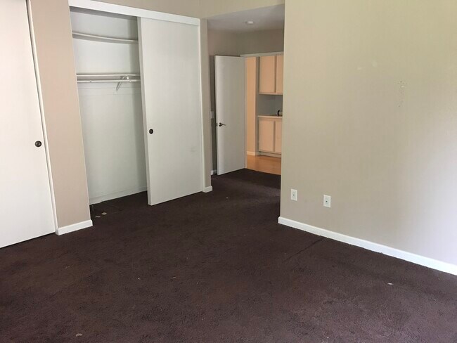 master bedroom - 25559 Mandarin Ct