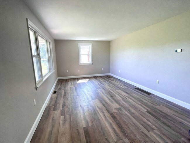 Building Photo - 1270 Ridge Rd
